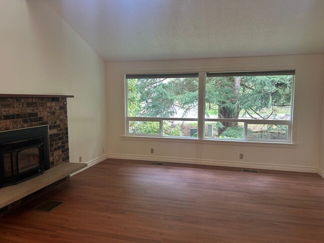Photo - 4 Bedroom Home Near Whatcom Falls
