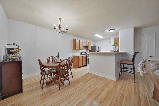 Photo - 16923 Lockford Ln