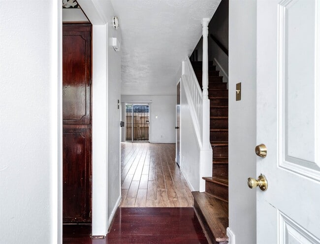 Photo - 1609 Mapleton Dr