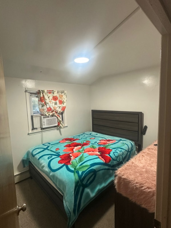 Building Photo - 256 256th St