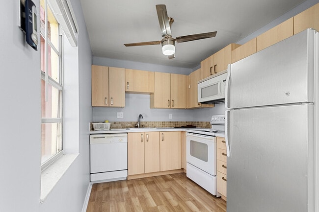 Building Photo - 605 Flanders N