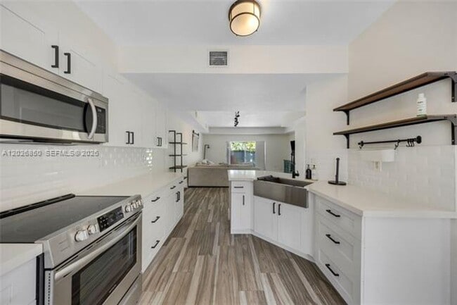 Building Photo - 8942 W Flagler St Unit 8942 W Flagler St # 3