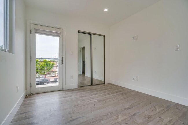 Photo - 2300 Carmona Ave