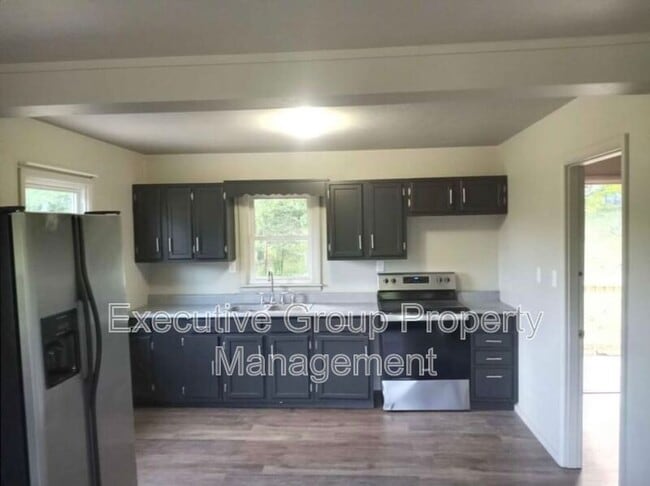 Photo - 978 Oak Dr