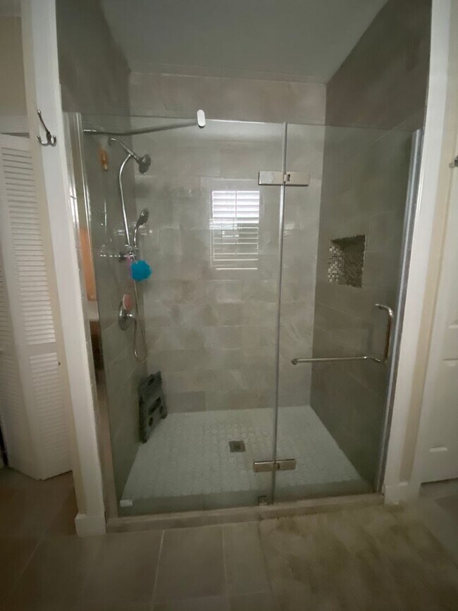 Photo - Beautiful Brick Home for Rent – Spacious, ...
