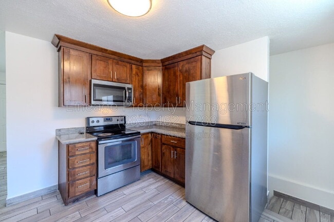 Photo - 1223 Emery St W