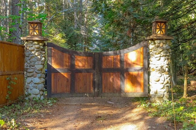 Photo - 235 Spearfish Rd