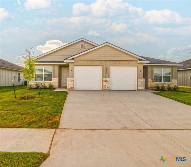 Building Photo - 907 Switchgrass Dr