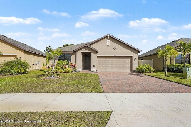 Photo - 543 Old Country Rd S E