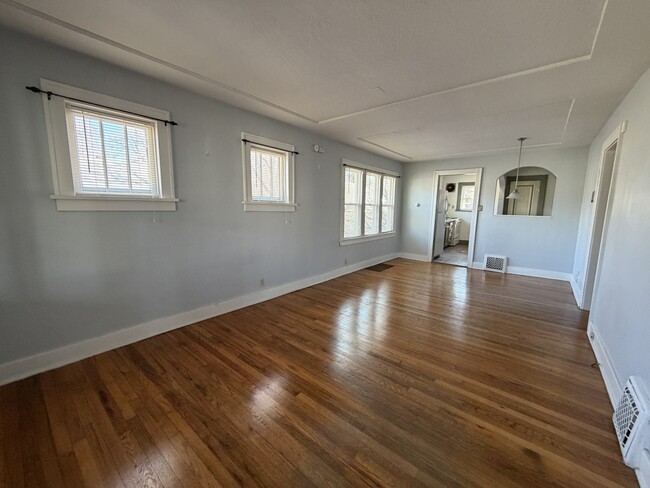 Photo - 136 E Woodside St