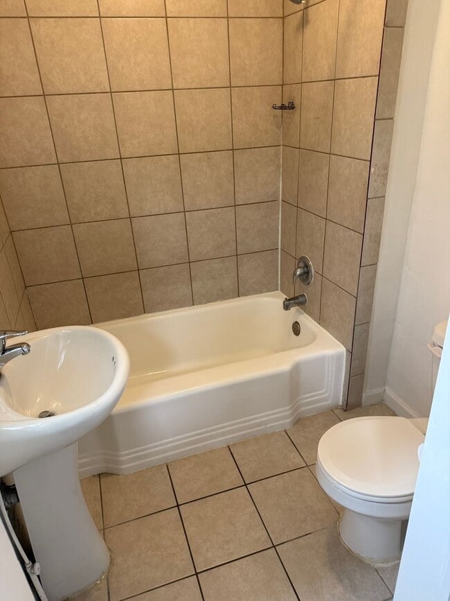 Building Photo - Ardmore Unit #9