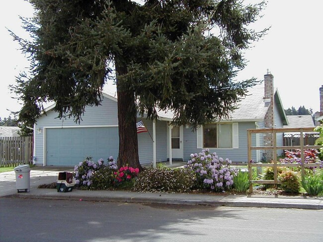 Building Photo - 15607 NE 34th St Rental
