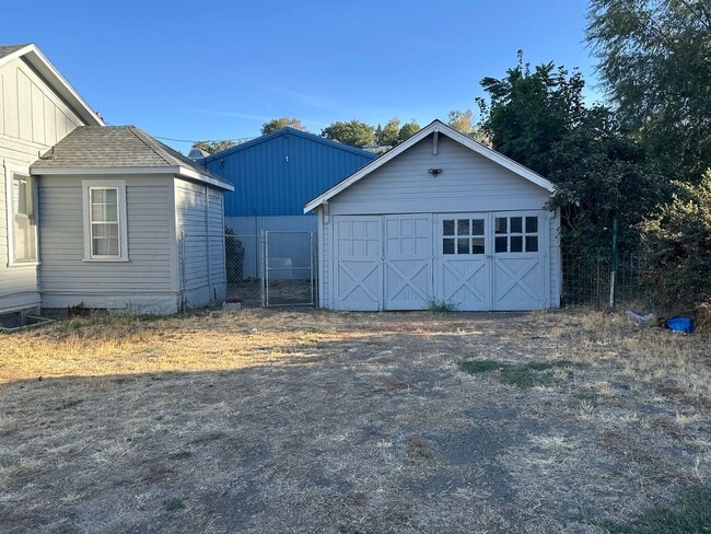 Photo - 614 SE Emigrant Ave