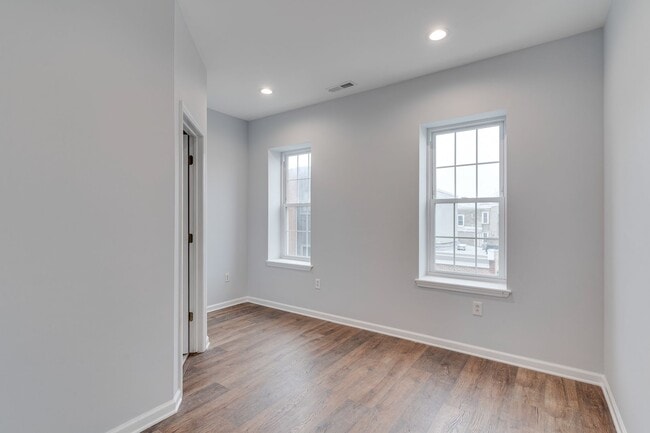 Building Photo - Brand New Luxury Temple Apartments Unit 2