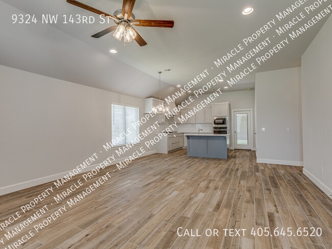 Photo - 9329 Northwest 142nd Street