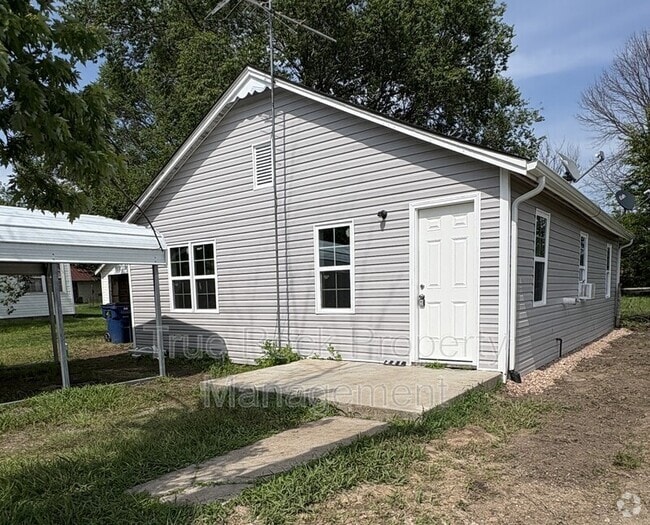 Building Photo - 221 Walnut Rental