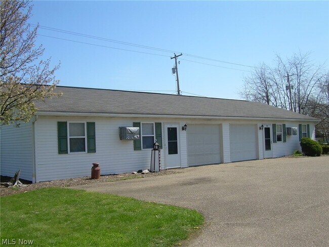 Photo - 726 Luke SW Dr Apartment