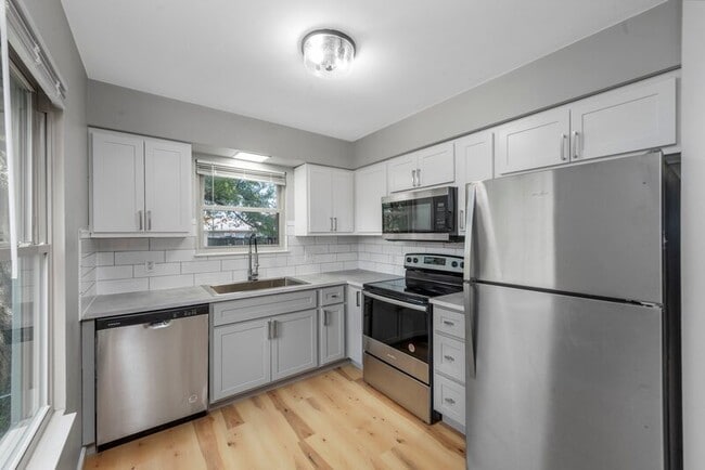 Building Photo - 1005 N Keebler Ave Unit B Rental