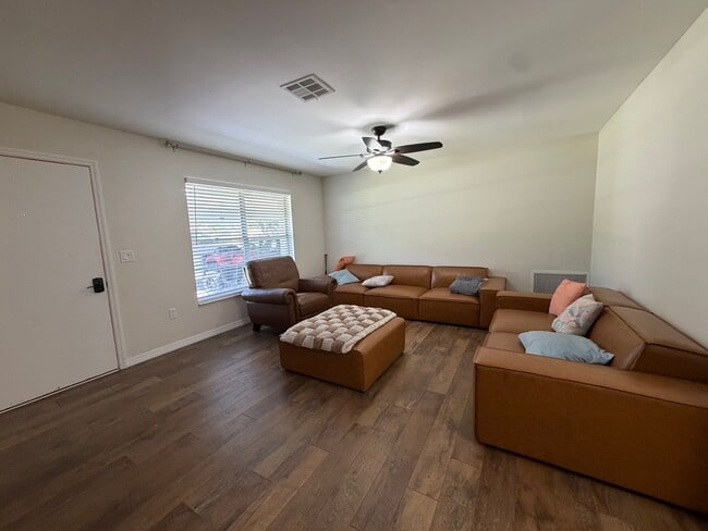 Photo - 4868 NW 27th St