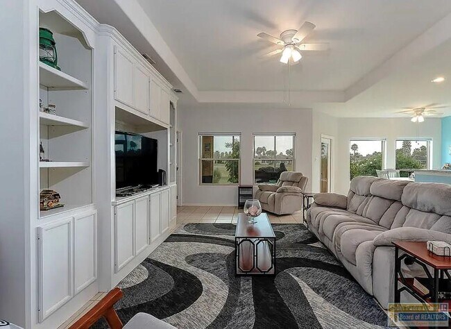 Photo - 39 Torrey Pines Dr