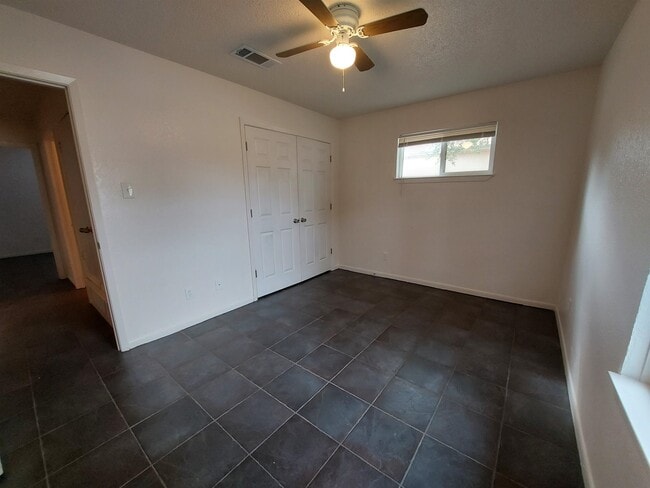 Photo - 1904 Ridgeview Dr