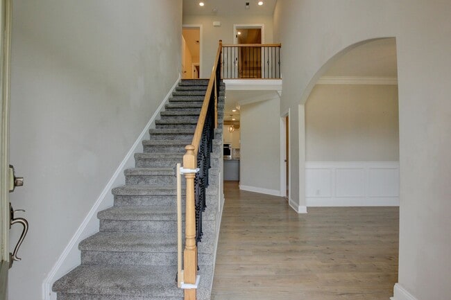 Photo - 230 Cotoneaster Ln