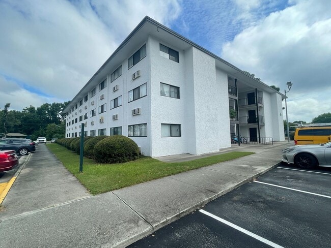 Building Photo - 1 Bedroom Condo Unit G312