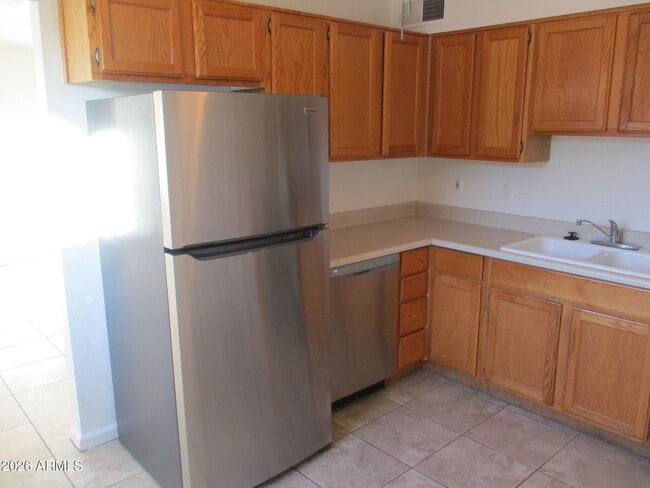 Photo - 820 W Knox Rd