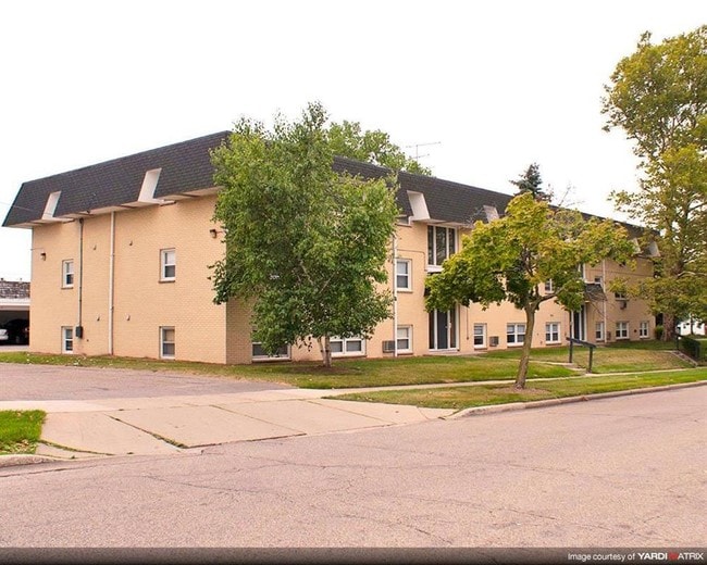 Photo - Town & Country Apartments