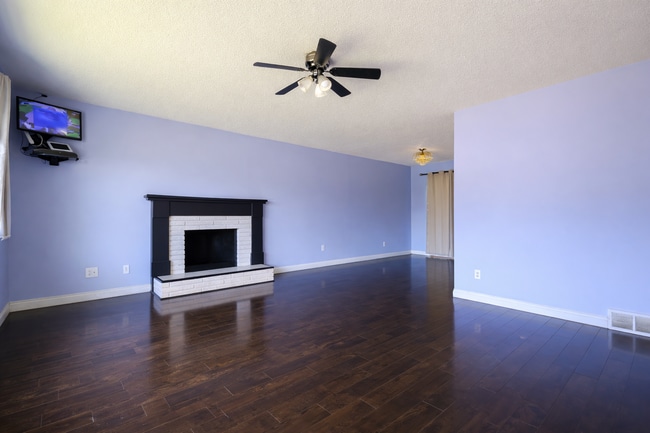Photo - 2114 Bakerview St
