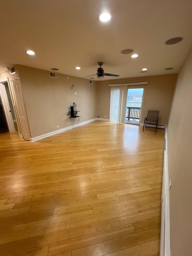 Photo - 8232 Niles Center Rd Unit 404