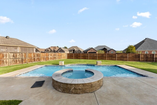 Photo - 1735 Woodridge Dr