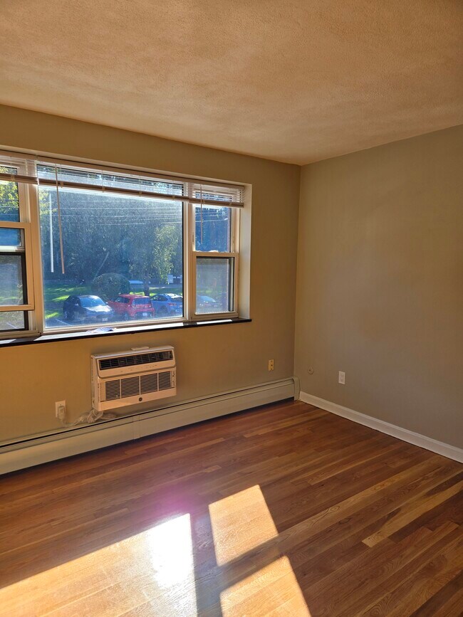 Photo - 268 Grove St Unit 6