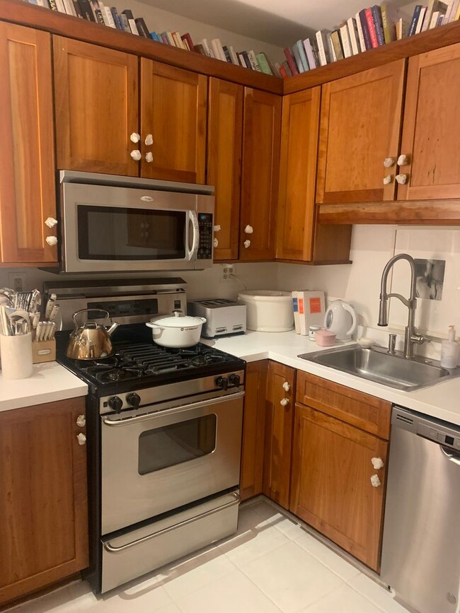 Photo - Introducing a charming 3-bedroom, 2-bathroom townhouse located in the heart of Shadyside