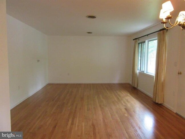 Photo - Detached ranch style house