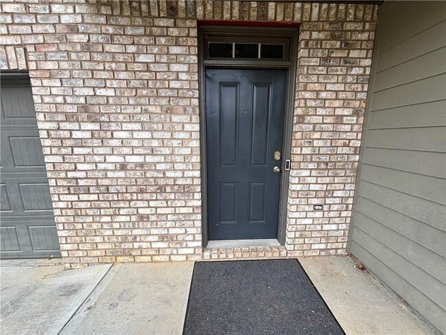 Photo - 8389 Regent St