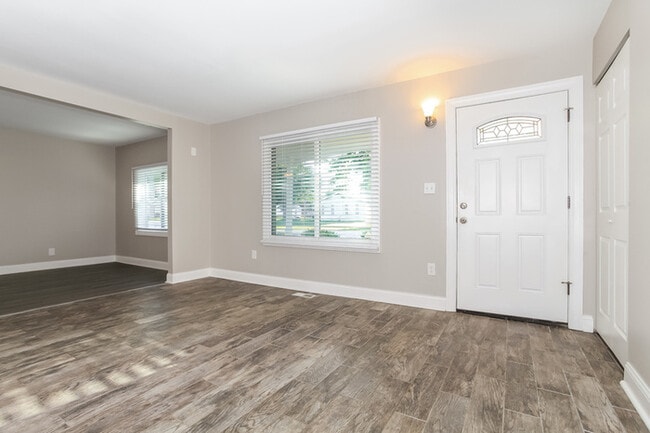Photo - 990 Sheffield Dr