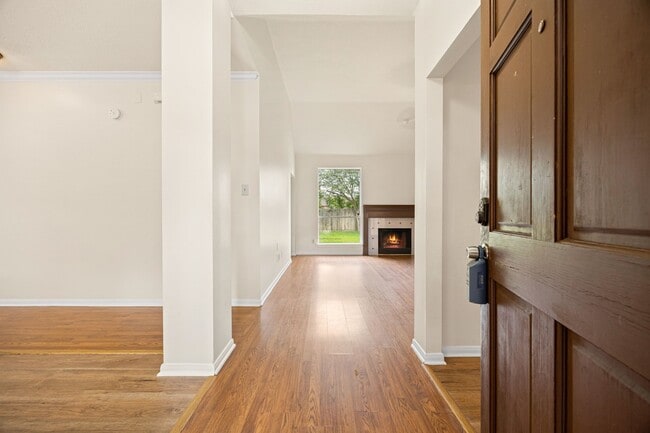 Photo - 10215 Hedge Way Dr