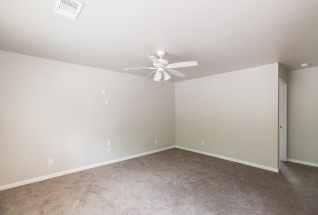 Building Photo - 1000 Foster Dr Unit 2D Rental