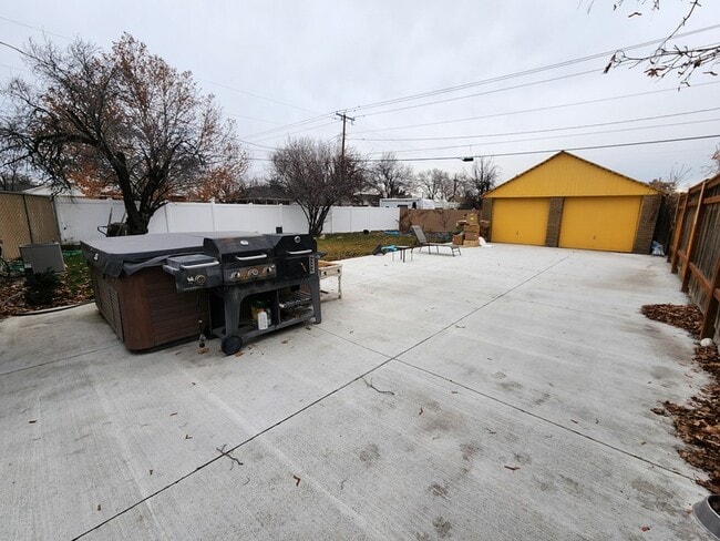 Photo - 211 Maple St