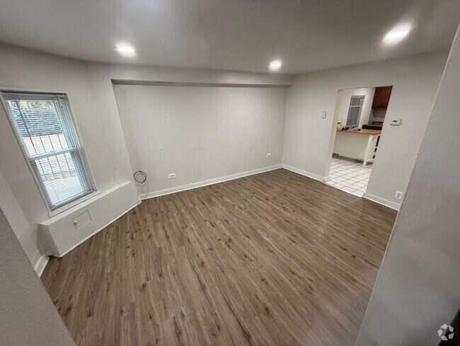 Building Photo - 3330 N Drake Ave Unit #B Rental