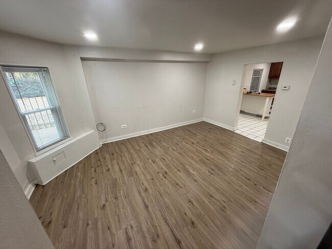 Photo - 3330 N Drake Ave Apartamentos Unidad #B