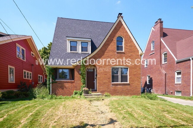 Photo - 412 N Merrill St