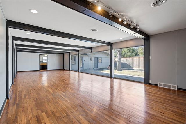 Photo - 6527 Axton Cir