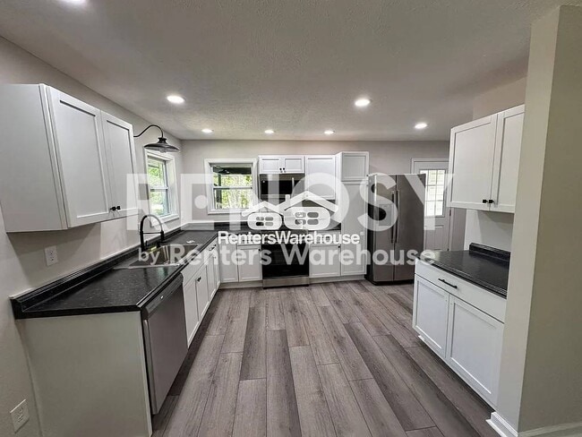 525 Hurt Rd SW