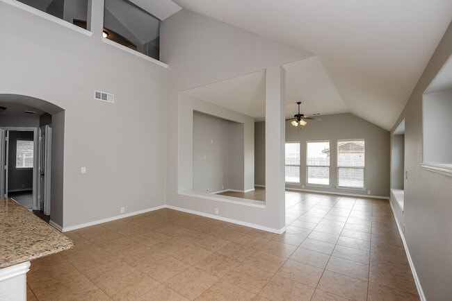 Photo - 656 Brooks St