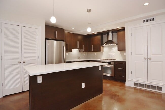 Photo - 64-66 Salem St Unit 2