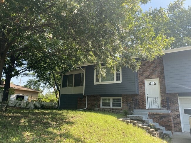SUBLEASE - HUGE 3 bedroom house in EUDORA - SUBLEASE - HUGE 3 bedroom house in EUDORA