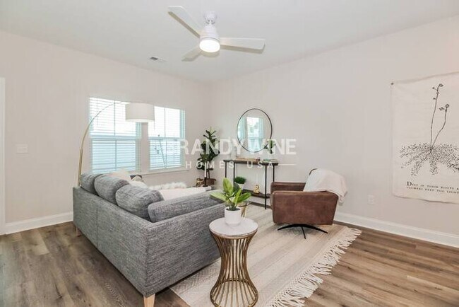 1104 Wildflower Dr