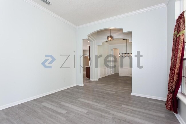 Photo - 168 Oak Common Ave